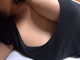 短パンからこぼれるパンチラ、マンチラがエロいので隙間からチ●ポ入れてパンパンしてみた。　サンプル画像09